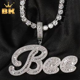 Pendant Necklaces THE BLING KING Custom Brush Cursive Letter Name Pendant Necklace Iced Out Bageutte Cubic Zirconia Chain Necklace Hiphop Jewellery 231026
