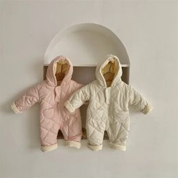 Pullover Winter Baby Rompers Hoodie Heldsuits Infant Girls Fur بطانة دافئة الزي 231027