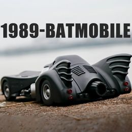 다이 캐스트 모델 1 24 Batmobile Bat 1989 합금 자동차 장난감 다이 캐스트 금속 캐스팅 사운드와 가벼운 어린이 차량 231027