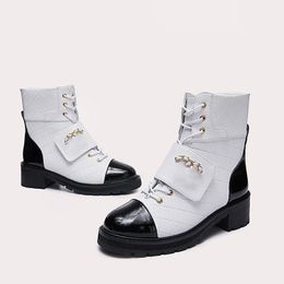 New Women Brand Boot Luxury Designer Classic Diamond Lattice Letter Chain Martin Boots Cow Leather Upper Sheepskin Padded Feet Thick Sole Anti Slides Ladies Booties