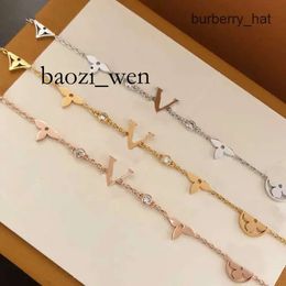 Bracelet Womens Cufflinks Designer Letter Jewelry Diamond Gold Plated Charm Bracelet Lover Giftantiallergy and
