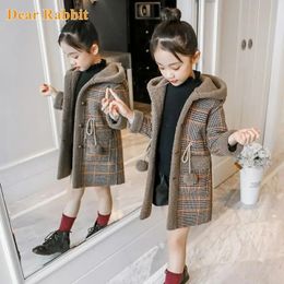 Jackets 2023 Fashion Design Autumn Winter parka Girl Hairy clothes Long Woolen Coat for Kids Outerwear Grid pattern Padded Warm clothing 231026