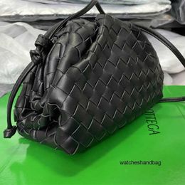 Designer handbag with logo Handwoven Fashion Cloud Small Bag Handheld Oblique Straddle Large Capacity Small People Casual Versatile