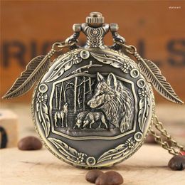 Pocket Watches Retro Engraved Wolf Animal Pattern Bronze Quartz Analogue Watch With Pendant Leaf Accessory Arabic Number Necklace Chain