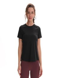 Yoga shortsleeved Tshirt running fitness moisture absorption sports shirt casual allmatch yoga gym clothes women top9715176