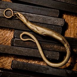 Keychains Lanyards Vintage Brass Lizard Hook Key Chain Pendant Fashion Car Ring Bag Hanging Exquisite Handicrafts Accessories 231027