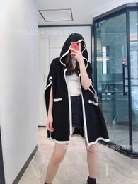 Shawls Designer Winter Wool Cashmere Knitted Jacquard Pattern Hooded Cape Women's Contrast Pocket Fashion Versatile Shawl 1J25