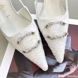 Платья сандалий дизайнерские обувь кожаная атласная на высоких каблуках с пряжкой для ремня сандалии мода сексуальная барная вечеринка свадьба женская обувь бренда обувь 2c канал дизайнерский обувь c