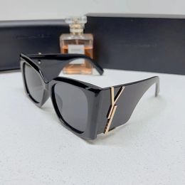Sunglasses Designer Sunglasses for Women Luxury Glasses Personality Popular Goggle Frame Vintage Metal Sun Glasses with Box Very Nice Gift