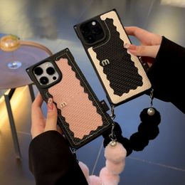 Fashion Designer Leather Metal Letter Phone 14Pro Max 13 12 Mini 15 14Pro Max XR MaxPU Leather Case with premium touch woven hairball bracelet