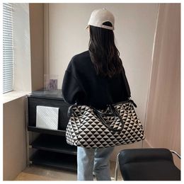 Evening Bags New Women's Fitness Storage Short Distance Travel One Shoulder Diagonal Cross Yoga Versatile and Simple designer Men's Training Bag