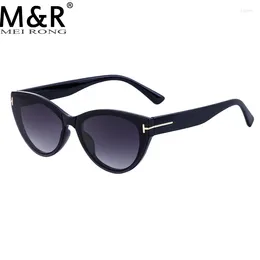 Sunglasses 2023 Women's Cat Eye Personalised Small Frame UV Resistant Glasses Retro Gradient Metal T-shaped Sunnies Gafas