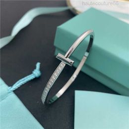 New Style t Bangle Bracelet 17cm Classic Steel Women Man Pattern Luxurious Designer Gift Home Gold Silver Diamonds Non Fading Jewellery