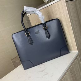 Luxury designer men's briefcase Handbag fashion business briefcase Classic versatile messenger bag Casual crossbody bag Laptop Bag attache case document case