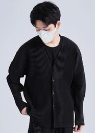 Men's Jackets Miyake Pleated Men V-Neck Jacket Coat Collarless Single Breasted Long Sleeve Solid Color Cardigan