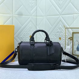 Designer Men Pillow Keepall Crossbody Man Shoulder Bag Briefcase Handbag Purse Emed Cowhide Leather Detachable Fashion Letter