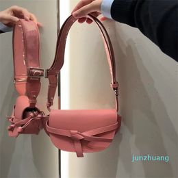 Designer-Tasche, geprägtes Kiesel-Kalbsleder, Schleife, abnehmbarer Schultergurt, einzelne Umhängetasche, Umhängetasche