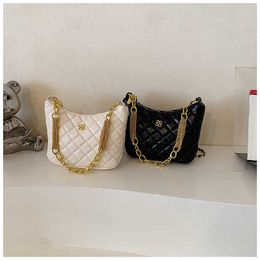 Large Capacity Chain Women's 2023 New Fashion Crossbody Small Fragrant Water Bucket Store Shoulder Bag Clearance Sale