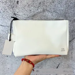 Yブランドの化粧品バッグガールホワイトカラーレザートップ品質タグピュアショットジッパーメイクアップ財布大容量22.5cmサイズストック新しいクリスマスケーストラベルバッグ