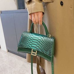 2023 New Women's Fashion Wtern Style Handbag Crocodile Pattern Hourglass Crossbody Store Shoulder Bag Clearance Sale