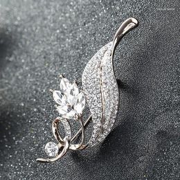 Brooches Trendy Female Blue White Zircon Brooch Charm Gold Silver Color Jewelry For Women Cute Flower Pin Dress Coat Accessories