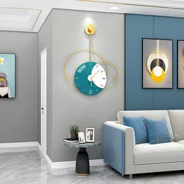 Wall Clocks Round Hanging Clock Glass Dial Accurate Travel Silent Movement Battery Art Dining Room Porch Creative Home Decoration