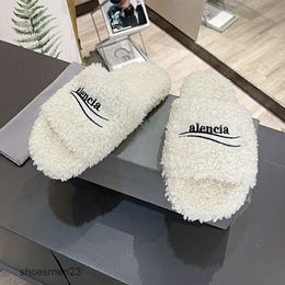 Aristocratic Sandals Slipper Shearling Paris Plush Balencaiiga Outerwear Sandal New 2023 b Family Embroidery Letter Female One Word Couple Furry ADQZ