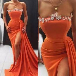 Coral Sexy Meerjungfrau Abendkleider Rüschen Perlen Split Side High Sweep Zug Prom Kleider Robe De Soiree Formale Party Kleid bc12708