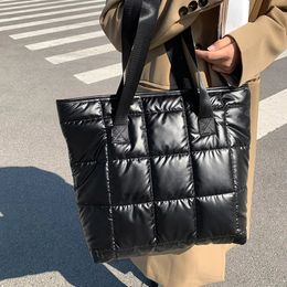 Shopping Bags Large Capacity Space Cotton Ladies Hit Winter Fashion Shoulder Bags For Women Brand Designer Shopping Handbags Female 231030