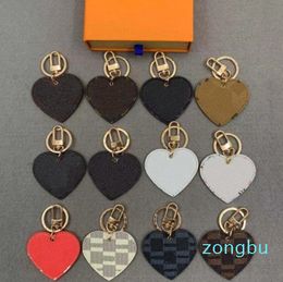 Keychain Heart shape Brand Brown black Flower grid Designer Car Keyring Womens Fibbia Keychains Handmade Fashion Keychain Bags Pendant