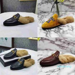 2023-Designer Fashion Women Genuine Leathers Slippers Flat Men Mules Shoes Leather Fur Slipper Metal Chain Shoees Loafers Outdoor Slipperes