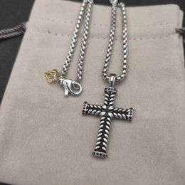 Herren Halskette DY Anhänger Halskette DY Schmuck Silber Retro Kreuz Vintage Luxus Schmuck Ketten für Männer Designer Halsketten Geburtstag Mann Jungen Party Weihnachtsgeschenk