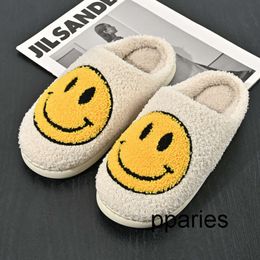 No logo Fashion Pparies Hot selling smiley face plush slippers for women in winter thick soles for warmth preservation cartoon couples indoor plush slippers for home