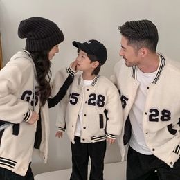 Family Matching Outfits Fashion Thick Winter Coat Father Mother Children Warm Polar Fleece Jeakct Korea Mom Dad and Daughter Son Clothes 231030