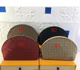 Kadın tasarımcı deri kozmetik çantalar organizatör ünlü makyaj çantası seyahat torbası makyaj bayanlar cluch cüzdanlar organizasyon tuvalet 4pcs set 10 renk