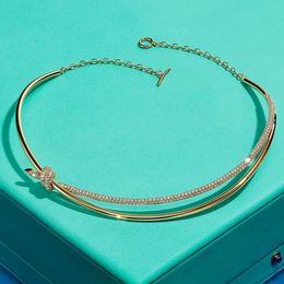 Halskette mit großem Kragen und Knoten. Die beliebteste neue Halskette, perfekt zum Verschenken zum Valentinstag, Erntedankfest und Weihnachten