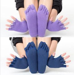 High Quality Anti Skid Yoga Socks And Gloves Set Non Slip Silicone Grips Gym Fitness Sports1141643