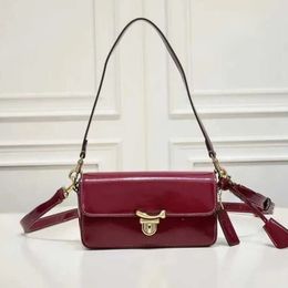 Women Designer Baguette Bag Shoulder CrossBody Bags Patent Leather Handbags Classic Tote Exquisite Purses