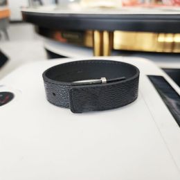 Бренд Desiger из шелковой кожи Bracelte Pattern Мода досуг Ювелирные изделия темперамент Женщины Aolly пряжка Кожаные унисекс Браслеты для пар Приливное течение с коробкой