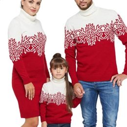 Family Matching Outfit Dress Men Kids Sweaters Knitwear Xmas Look Winter 2024 Warm Thick Christmas Jumpers Parentchild Outfits 231030