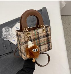 Çanta mektubu el çantası klasik zincir gerçek deri çanta markası moda joker tote çantaları z11003