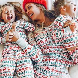 Family Matching Outfits Christmas Family Matching Pajamas Set Mom Dad Kids Elk Print 2 Pieces Suit Baby Romper Soft Sleepwear Family Look Xmas Gift 231031