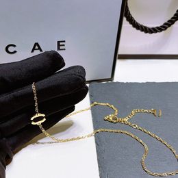 Gorgeous Design Womens Gift Necklace Designer Original Logo Necklace Boutique Style Christmas Love Long Chain Womens 18K Gold Plated Charm Pendant Necklaces