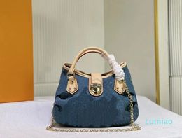 New winter chain bag second-hand denim bag, denim, old flower leather material, classic street style fashion designer bag, shopping bag, small hand bag