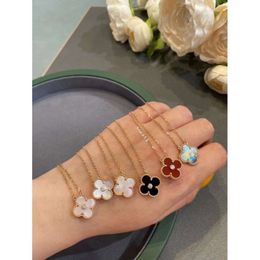 Fashion designer 4/Four Leaf Clover V Gold Four Grass Golden Fan Single Diamond Necklace Female White Fritillaria Red Agate Classic Pendant 18 Rose K Lock Bone Chain