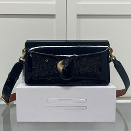 bolsa tabby nas axilas Couro envernizado brilhante Couro premium Apresentação discreta do logotipo da assinatura Couro em relevo Cheio de estilo de celebridade cm554