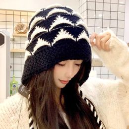 Berets 1pc Personality Keep Warm Cap Contrasting Color Ear Protection Hat Hand-crocheted Drawstring Casual Winter Accessories