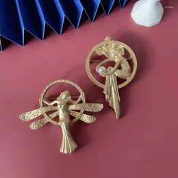 Brooches Baroque Vintage Matte Gold Colour Angel Alloy Pearl Brooch Badge Pin For Coat Suit Shirt Collar Decoration Accessories Gifts