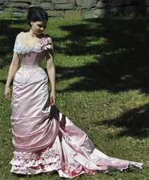 Abiti da ballo vintage vittoriani rosa per le donne Corsetto con trambusto Cinghie Lungo costume da passeggio in raso Abito da ballo in maschera