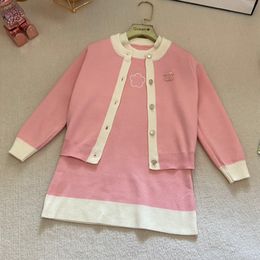 Designer Luxus Pullover Mädchen Party Jersey Kleid Kinder Herbst Winter Strickjacke Pullover Baby Strickpullover Lange Ärmel Warme Kleidung Set esskids CXD2310312